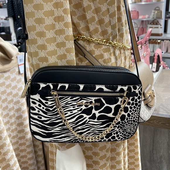 MICHAEL KORS JET SET LARGE EAST WEST ZIP POCKET CHAIN XBODY BLACK
NWT - Picture 3 of 16